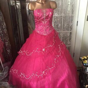 Gorgeous Prom wedding quince cotillion formal dress for size 10 Fushia